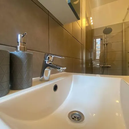 2 Bedroom With Terrace In Center Appartement Boekarest