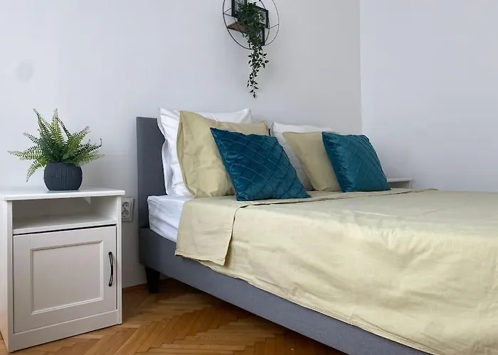 2 Bedroom With Terrace In Center בוקרשט