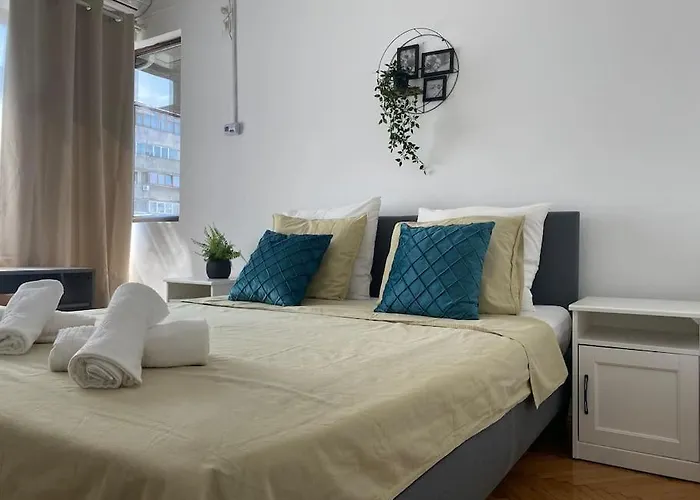 2 Bedroom With Terrace In Center Apartman Bukarest