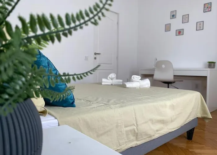 2 Bedroom With Terrace In Center Apartament *