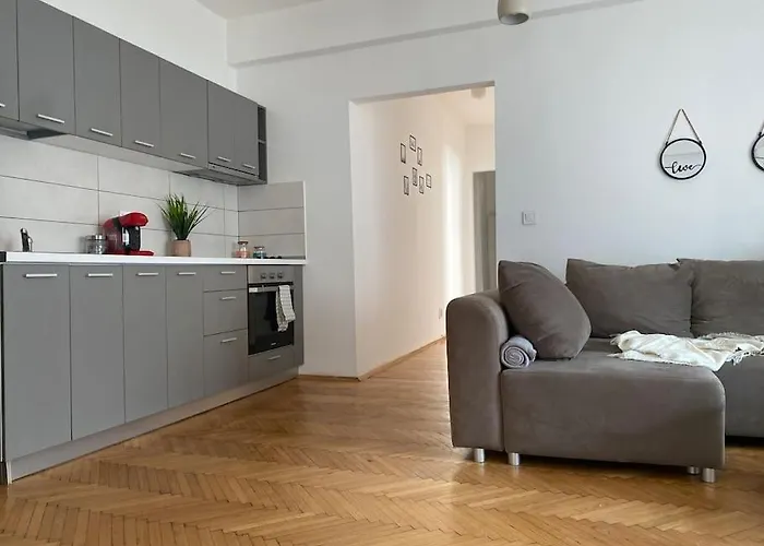 2 Bedroom With Terrace In Center Apartman