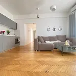 2 Bedroom With Terrace In Center Apartament *