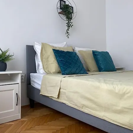 2 Bedroom With Terrace In Center Bucarest