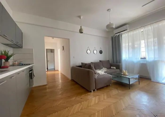 2 Bedroom With Terrace In Center Bucarest