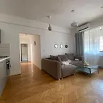 2 Bedroom With Terrace In Center Bukarest