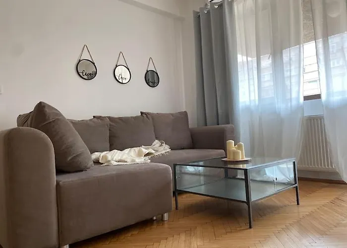 2 Bedroom With Terrace In Center アパート